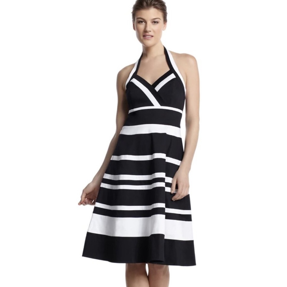 🎉HP🎉 White House Black Market Fit and Flare Dress